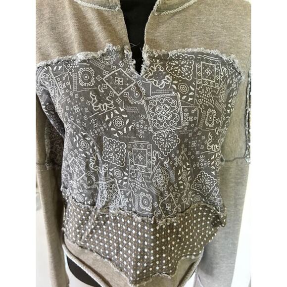 In Loom Bandana Patchwork Distressed Pullover | Size L - Picture 2 of 7